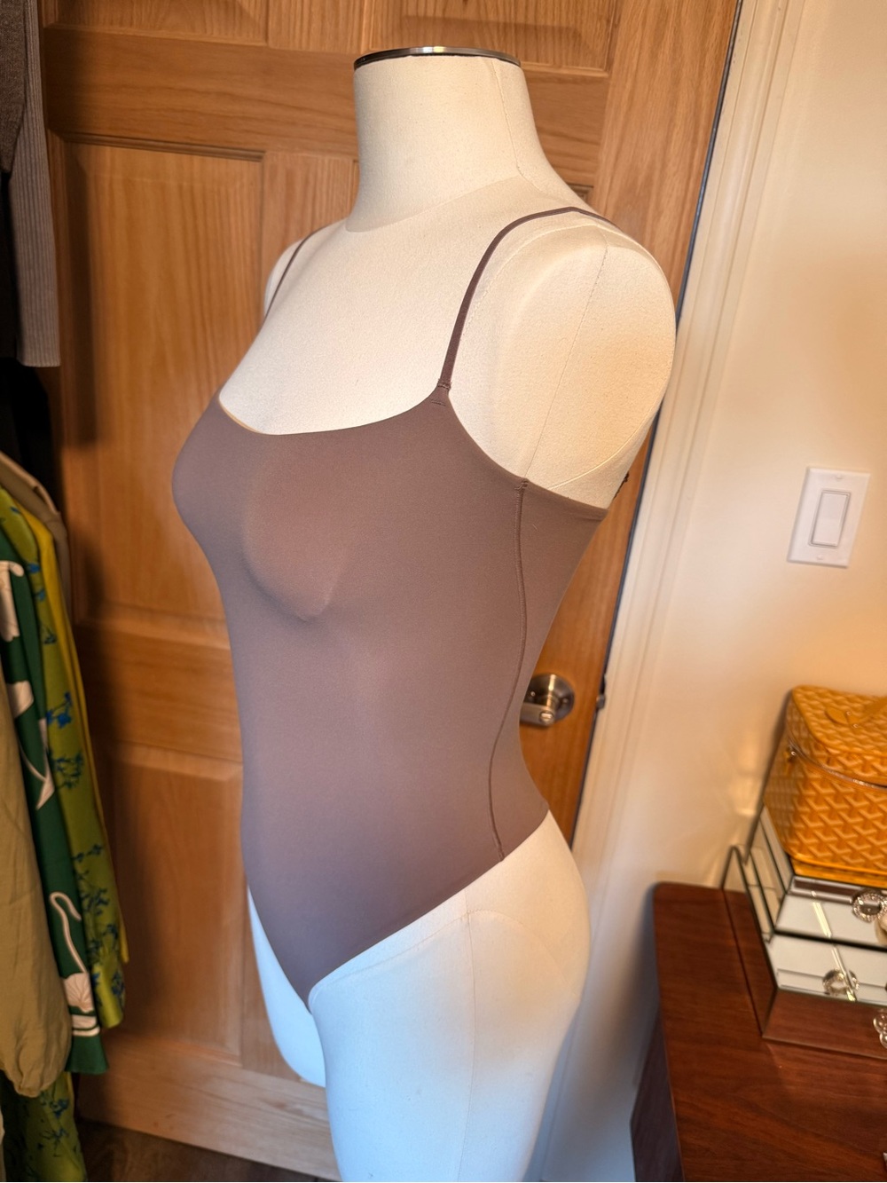 SKIMS Fits Everybody cami Bodysuit in Mauve Brown - Picture 2 of 5